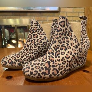 Tom’s leopard print wedge booties size 7.5 excellent condition Super cute boots!